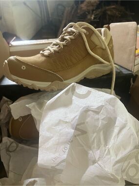 New Women’s Oboz hiking shoes. Size 7.5